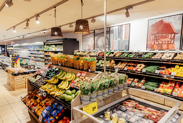 Gemüseabteilung in unserem Supermarkt in Niederdielfen
